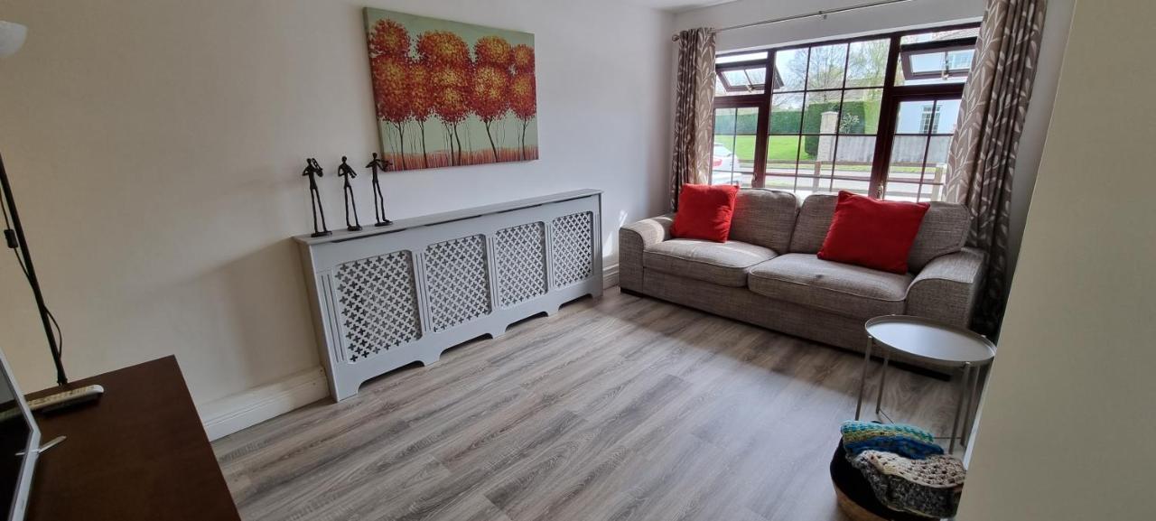 Spacious Curragh 2-Bed Apartment With Own Entrance Brownstown Esterno foto