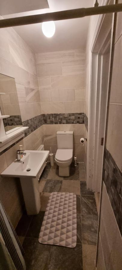 Spacious Curragh 2-Bed Apartment With Own Entrance Brownstown Esterno foto