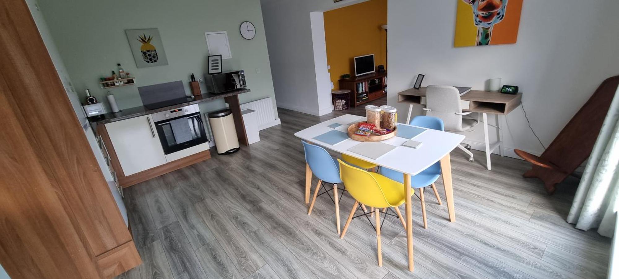 Spacious Curragh 2-Bed Apartment With Own Entrance Brownstown Esterno foto