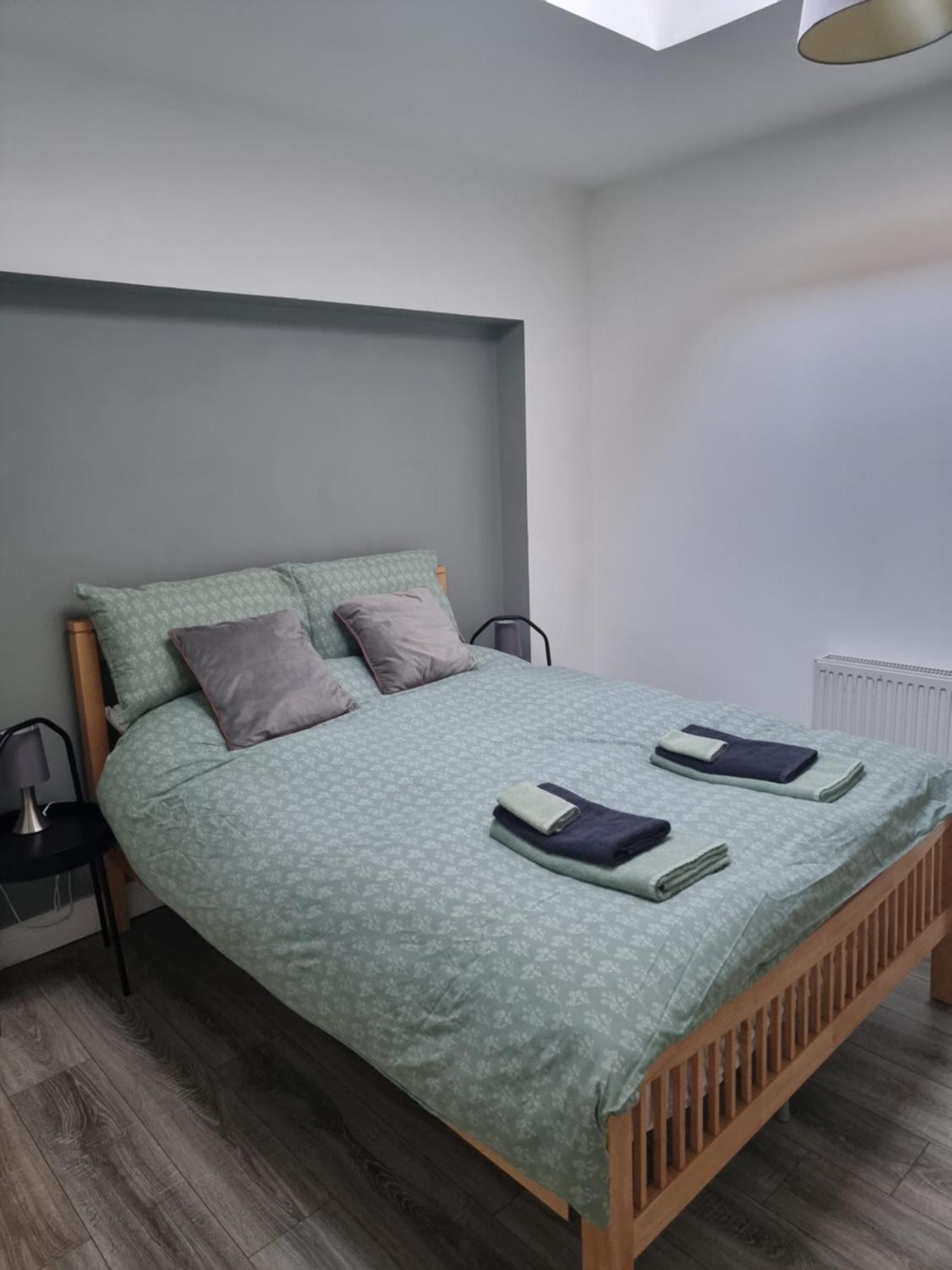 Spacious Curragh 2-Bed Apartment With Own Entrance Brownstown Esterno foto
