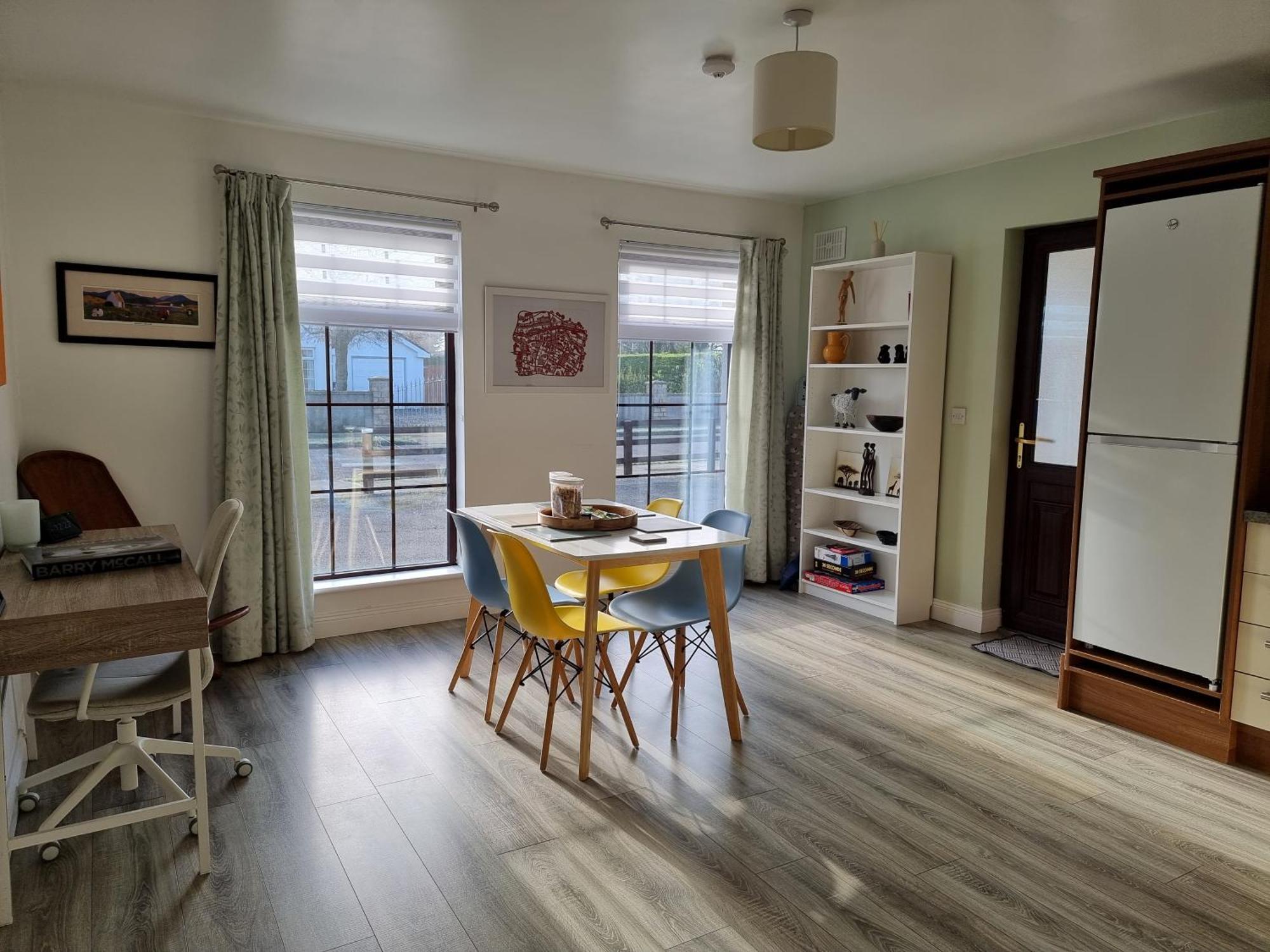 Spacious Curragh 2-Bed Apartment With Own Entrance Brownstown Esterno foto