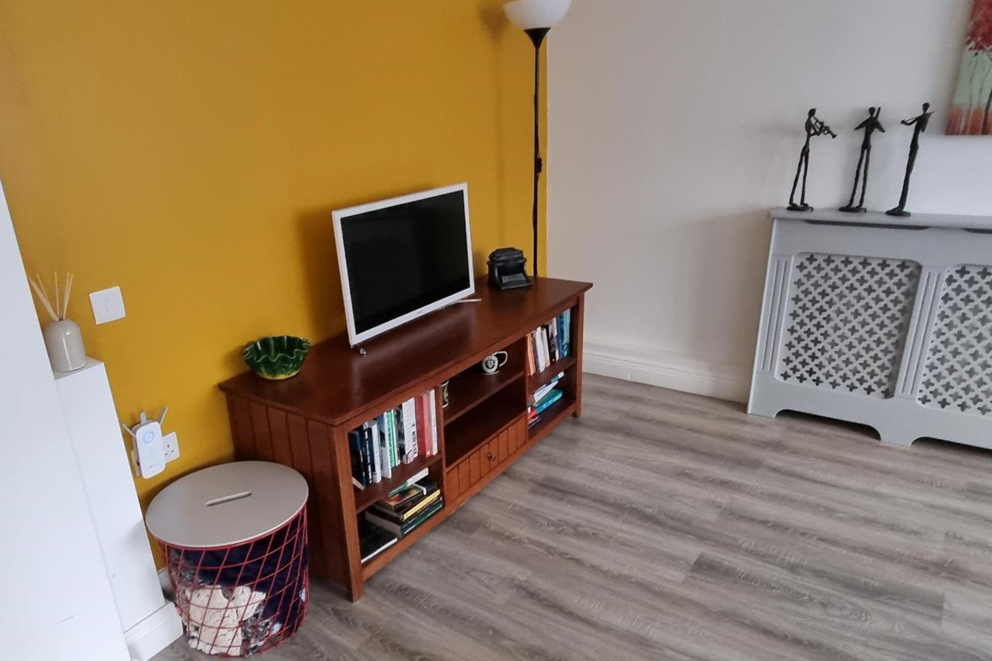 Spacious Curragh 2-Bed Apartment With Own Entrance Brownstown Esterno foto